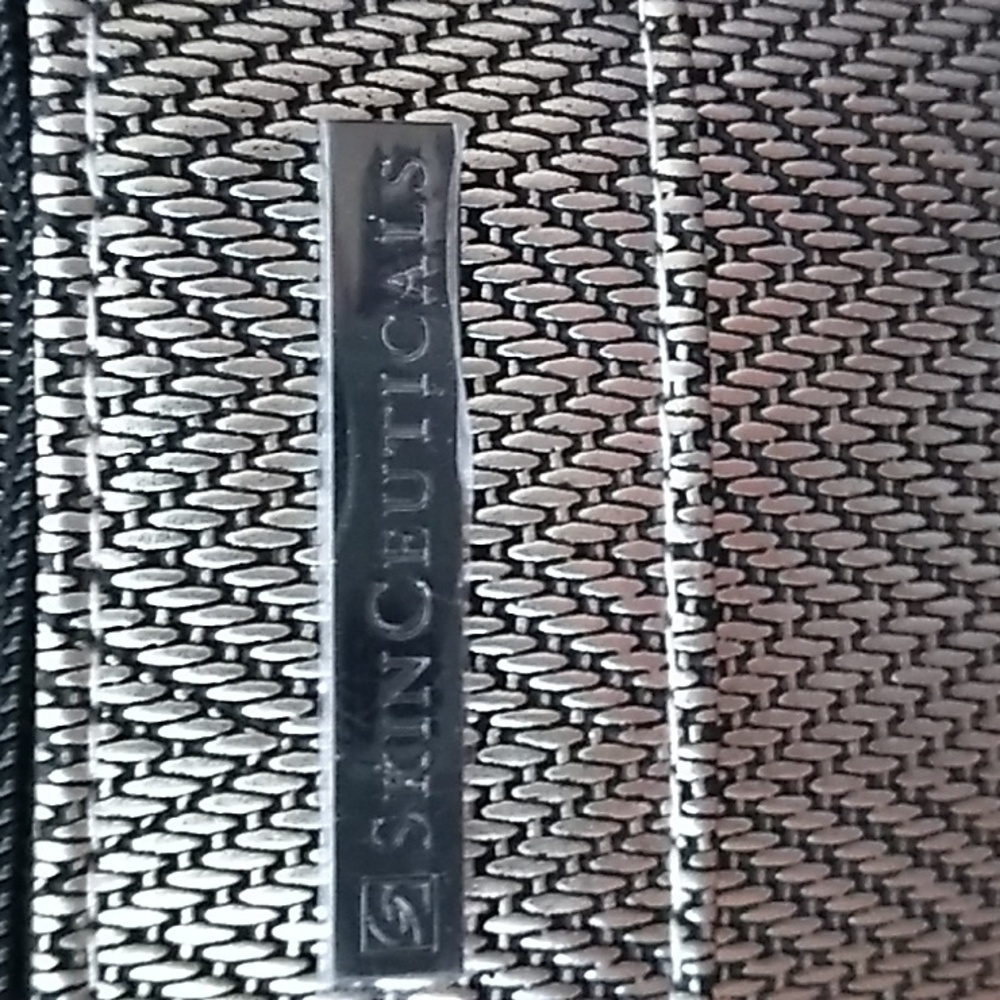 Skin Ceuticals silver makeup bag - Picture 2 of 5